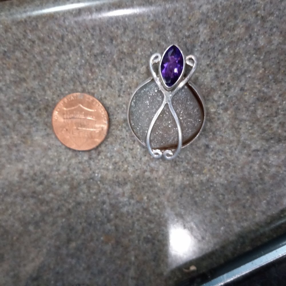 Pendant - Picture 2 of 3